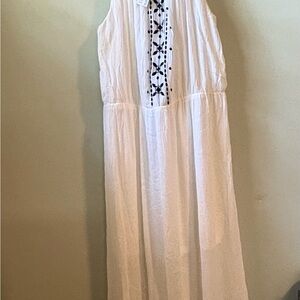 NWT Large Maurices White Maxi Dress with Embroidery Accents